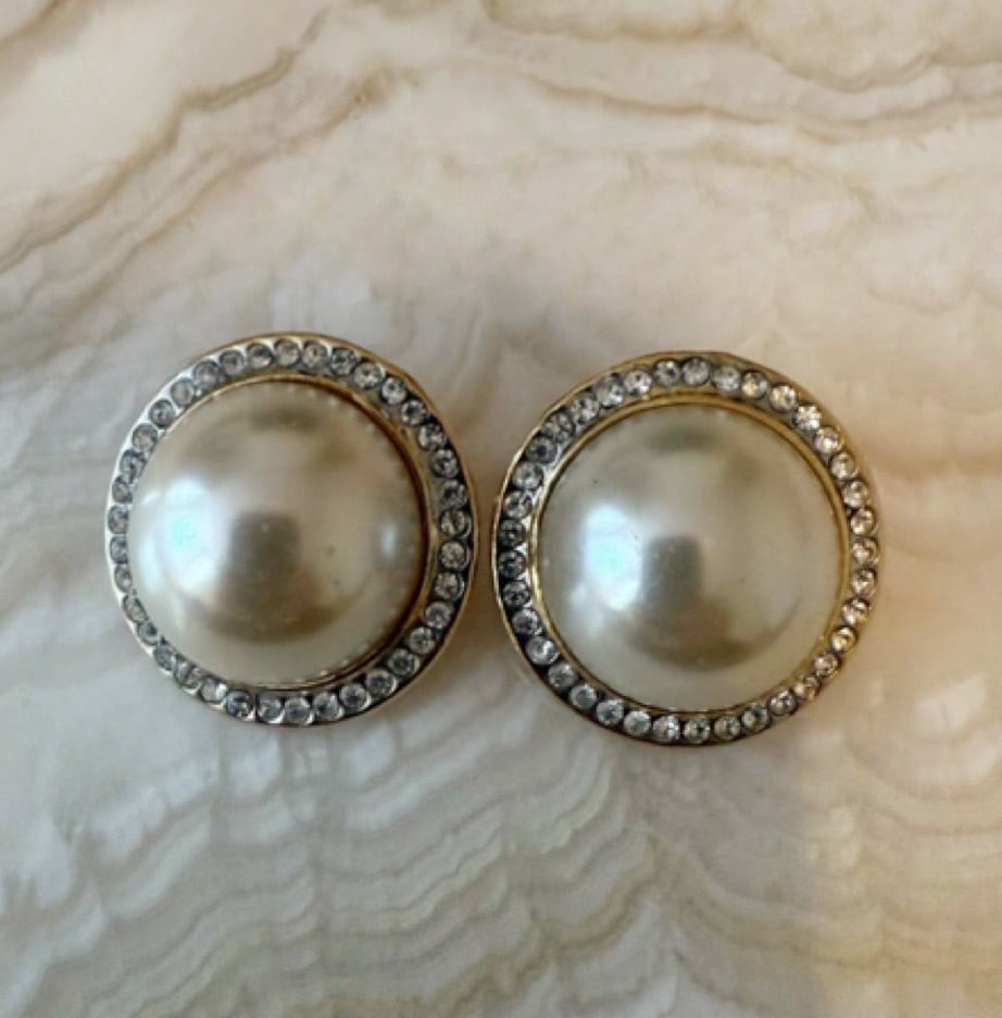 BULB PEARL CLIP-ONS