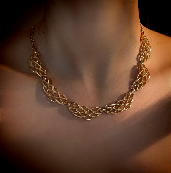 PILLOW TALK NECKLACE