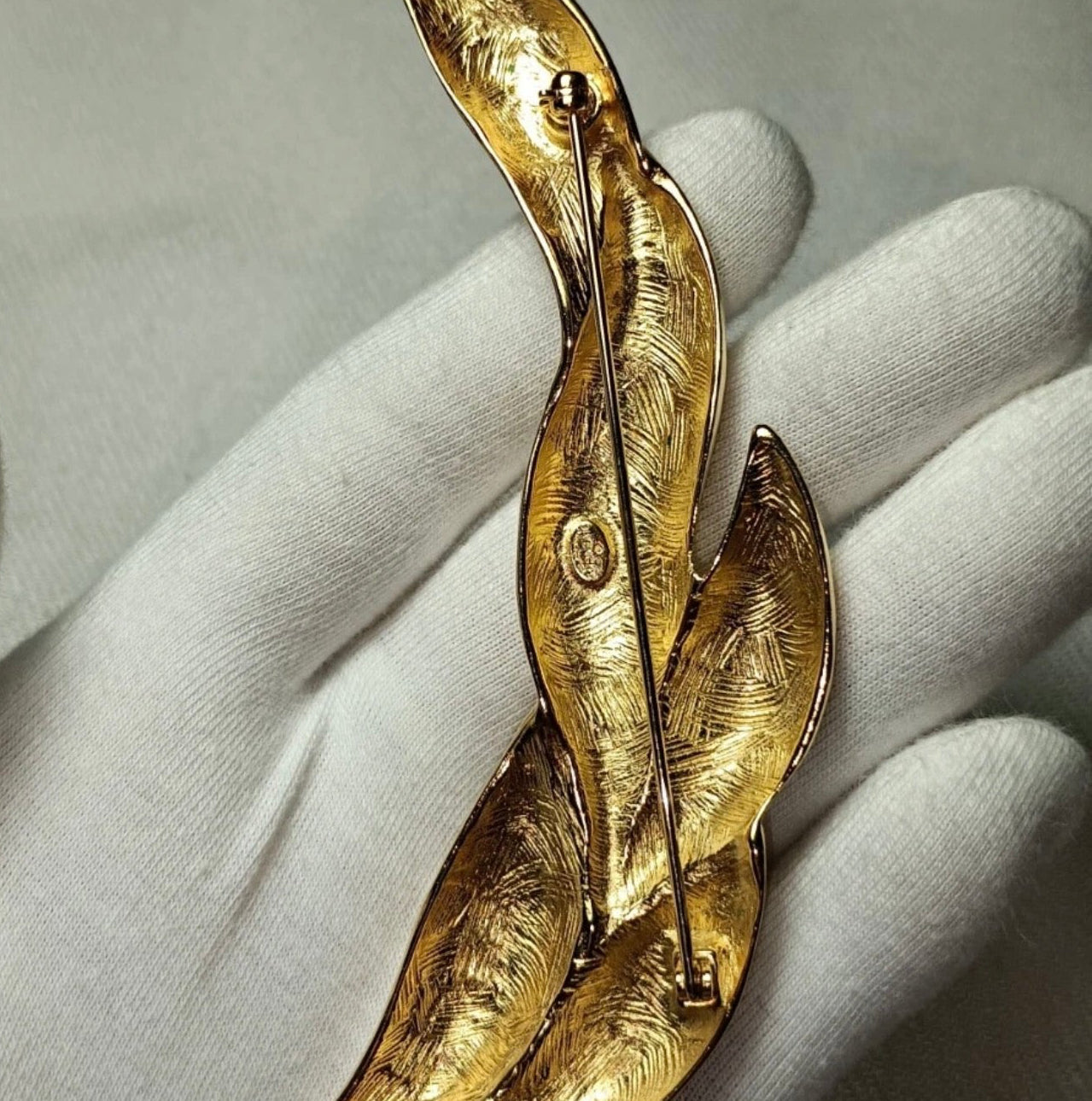 GIVENCHY FLORAL LEAF PIN