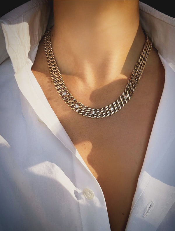 CHEEKY CHAIN NECKLACE
