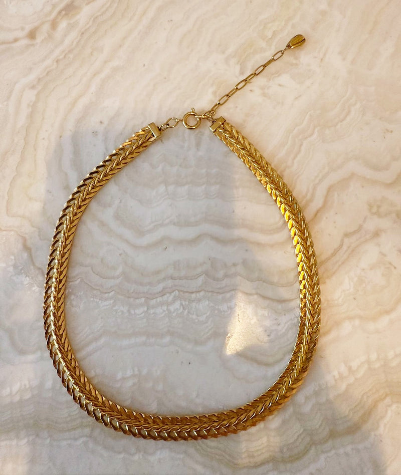 REGAL NECKLACE