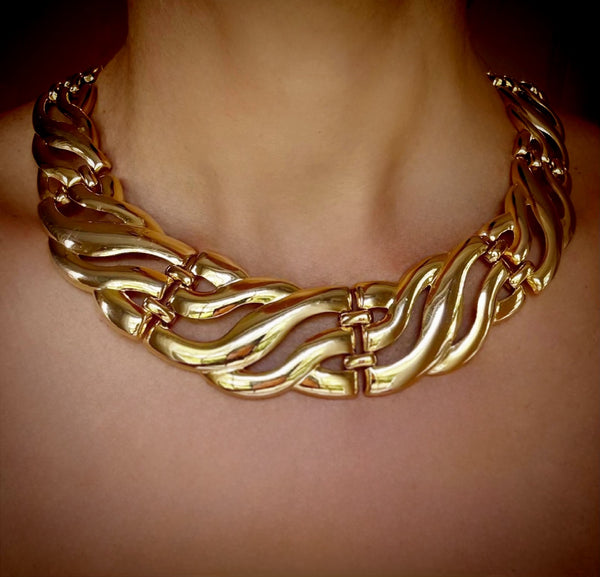 BOLD WAVE NECKLACE