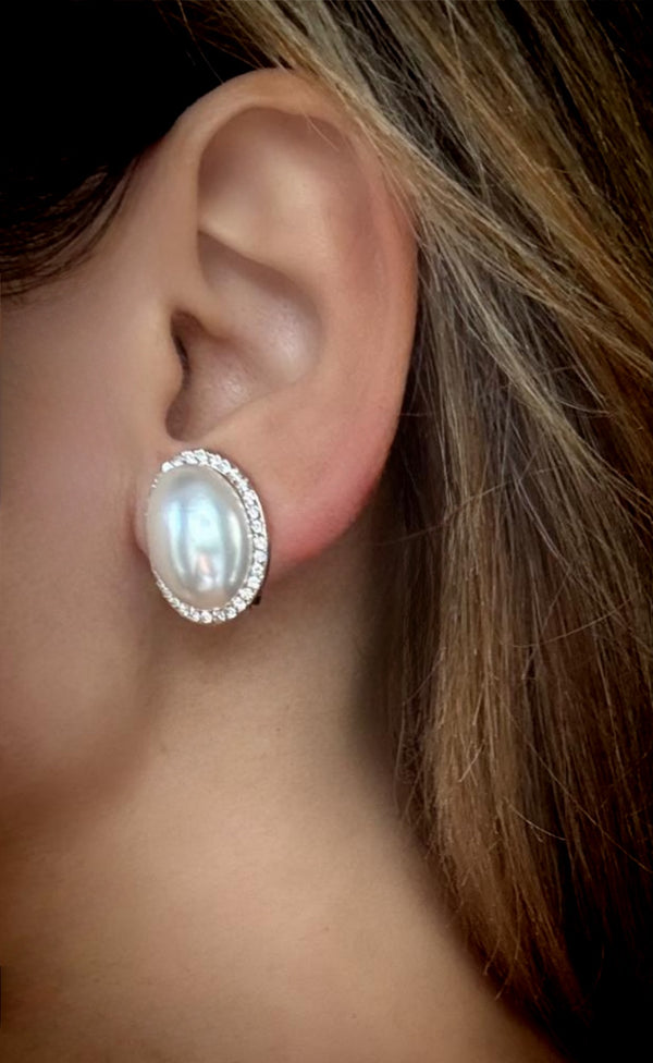 PLAIN PEARL CLIP-ONS