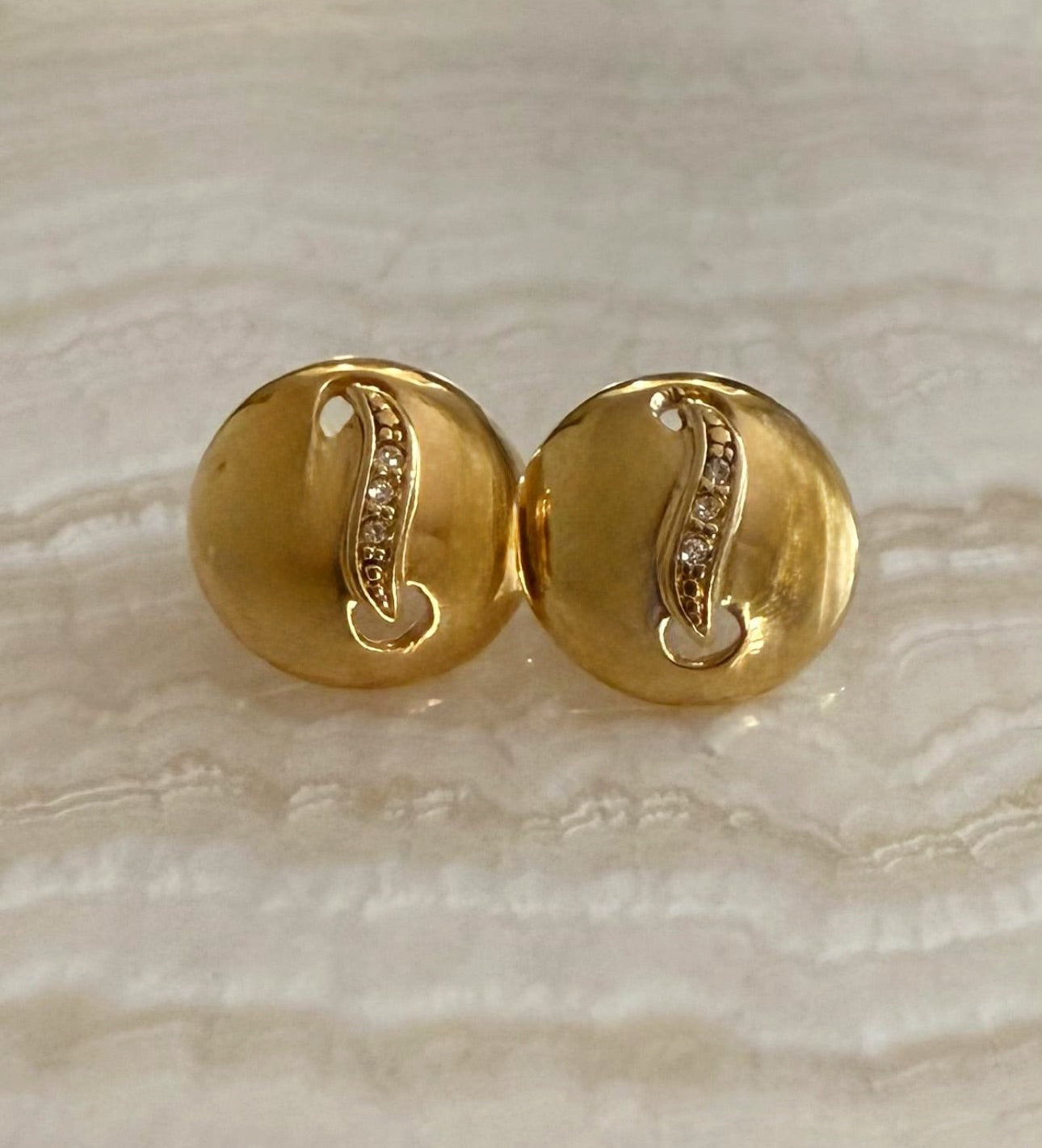 BUTTON TOP EARRINGS