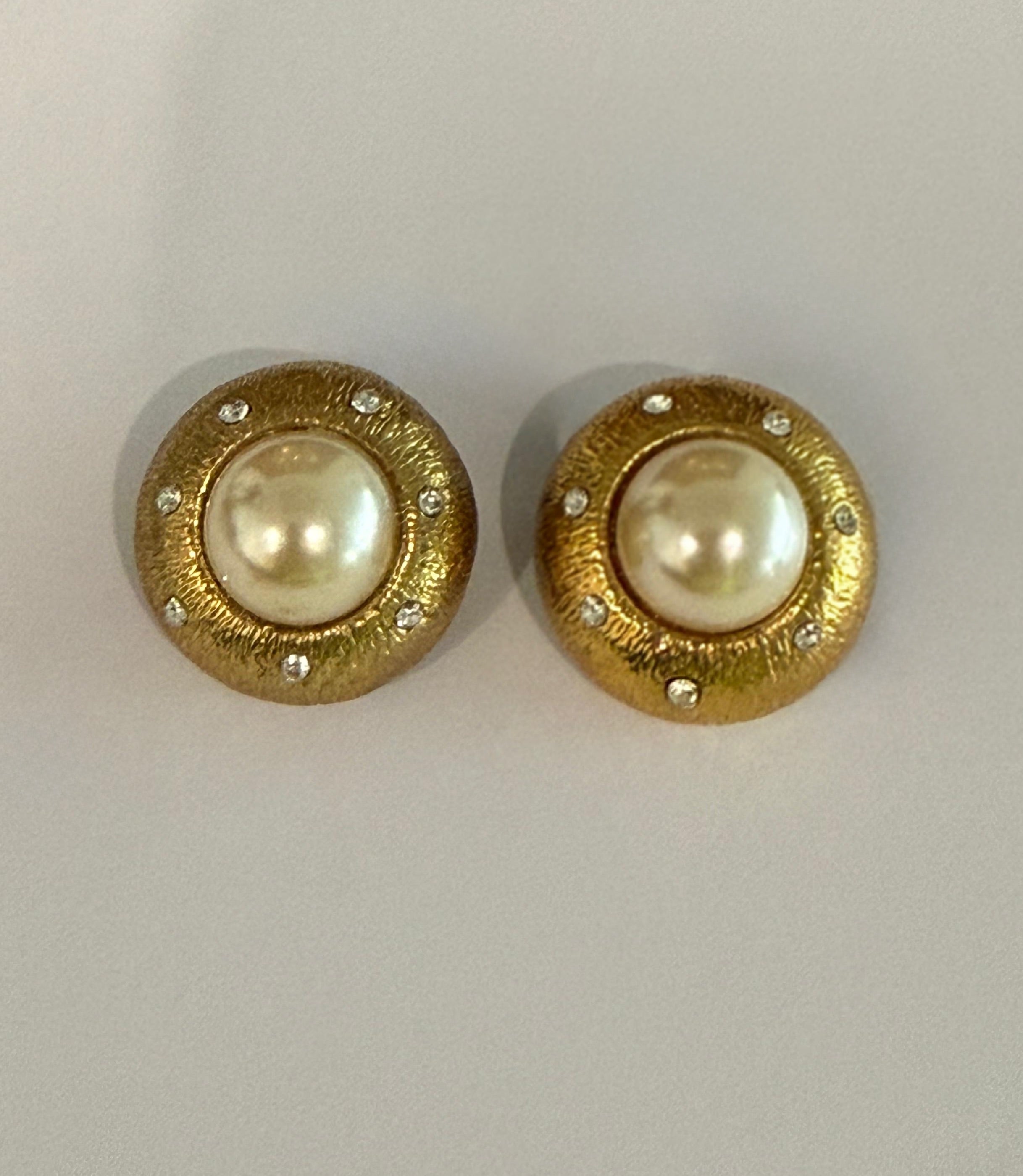 PEARL HALO CLIP-ONS