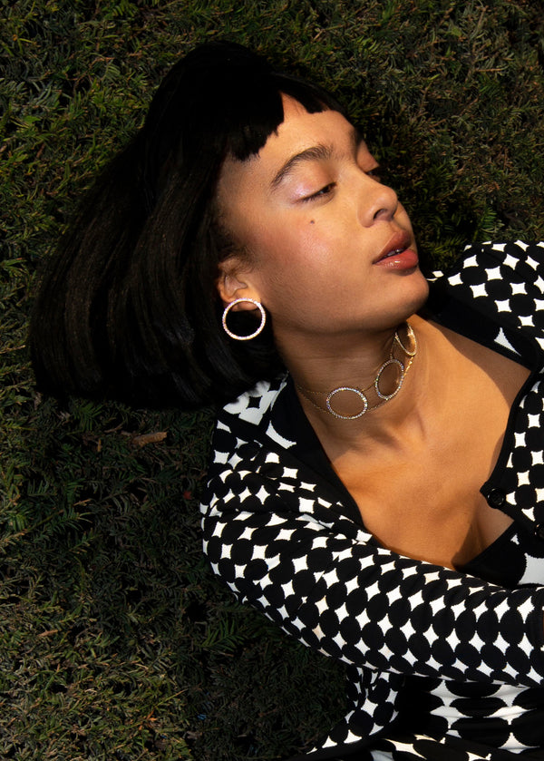 ROUND BEATS EARRINGS SILVER AND WHITE